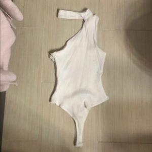 WHITE RIBBED ONE SHOULDER W CHOKER BODYSUIT NEW
